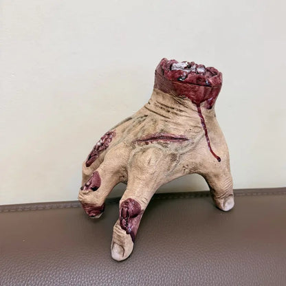 📢📢50% OFF !! ⏰ Realistic Scary Hand Props - Flexible & Creepy for Halloween/Cosplay, Perfect for Decoration or Pranks 🎃📦
